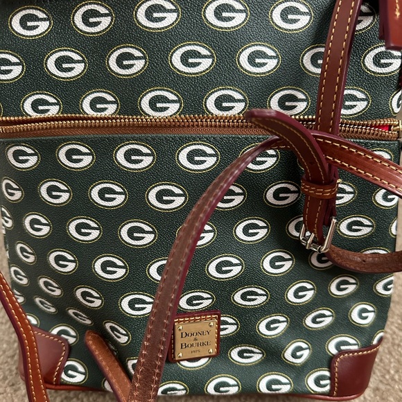 Dooney & Bourke Green Bay Packers Crossbody Bag -Authentic - Picture 2 of 6